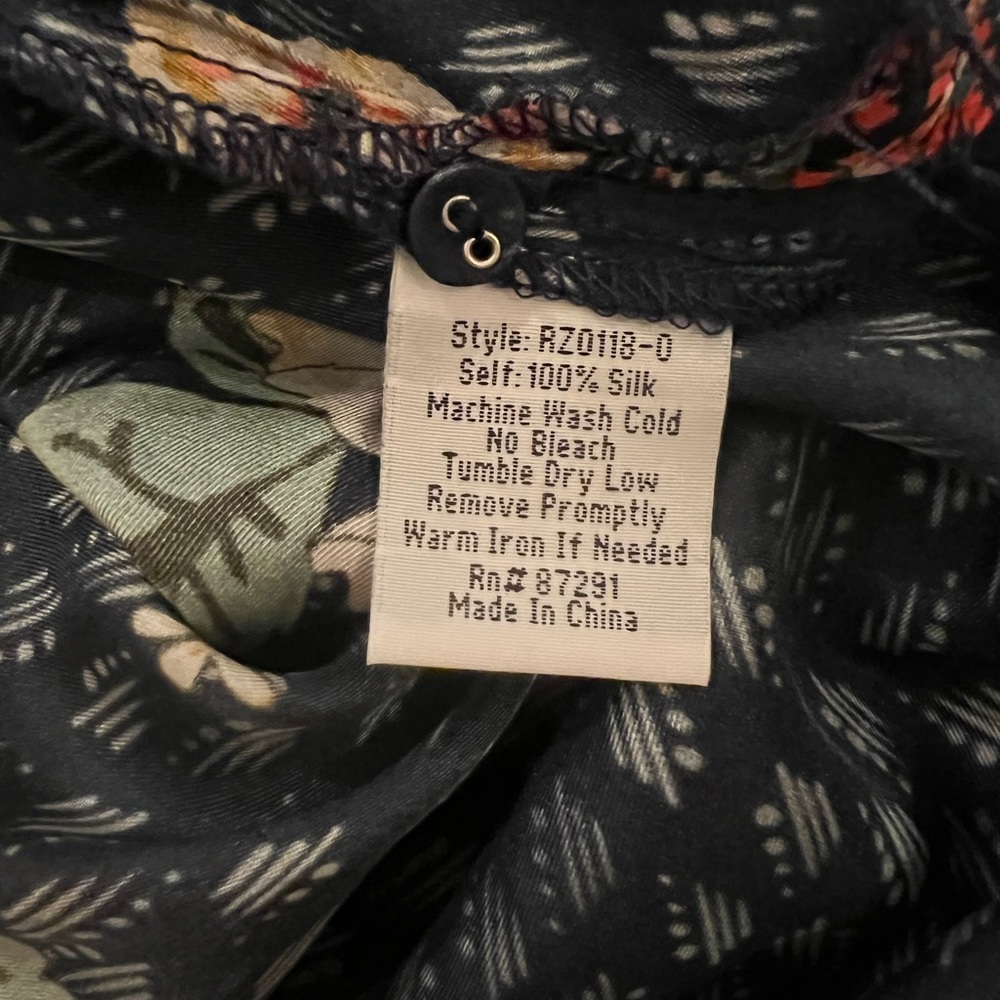 Johnny Was Ludios Silk PJ Set New With Tags, Size M. Retails for $288 - Picture 6 of 16